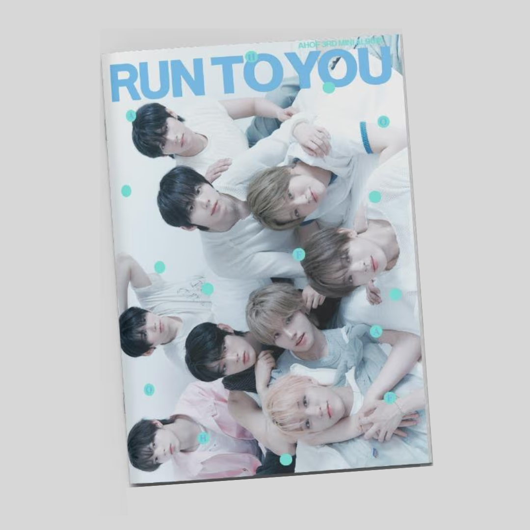 (PRÉCOMMANDE) AHOF - 3ÈME MINI ALBUM [RUN TO YOU] (VERSION PHOTOCARD) (2 VERSIONS) ALÉATOIRE