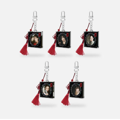 RED VELVET - [BLACK] CHILL KILL - FRAME PHOTO KEYRING (5 VERSIONS)