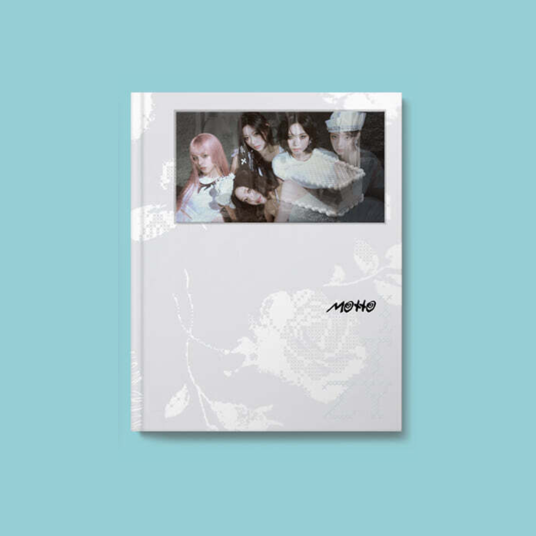 (PRE-ORDER) ITZY - [MOTTO] PHOTOBOOK VER. (3 VERSIONS) RANDOM - LightUpK