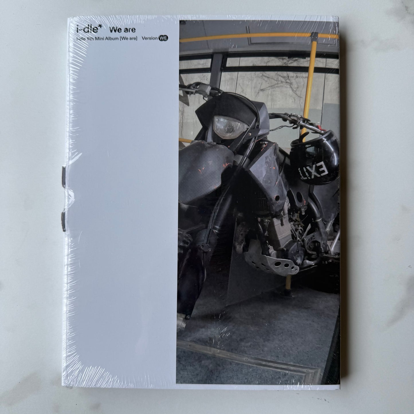 I-DLE - 8TH MINI ALBUM [WE ARE] (3 VERSIONS) - LightUpK