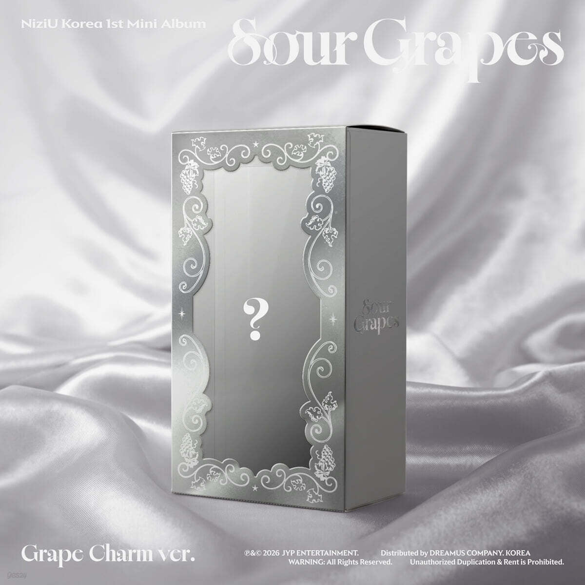 (PRE-ORDER) NIZIU - 1ST MINI ALBUM [SOUR GRAPES] GRAPE CHARM VER.