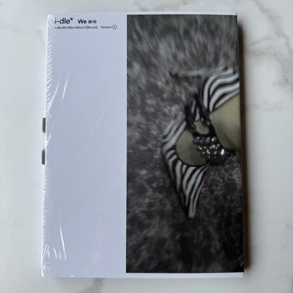 I-DLE - 8TH MINI ALBUM [WE ARE] (3 VERSIONS) - LightUpK