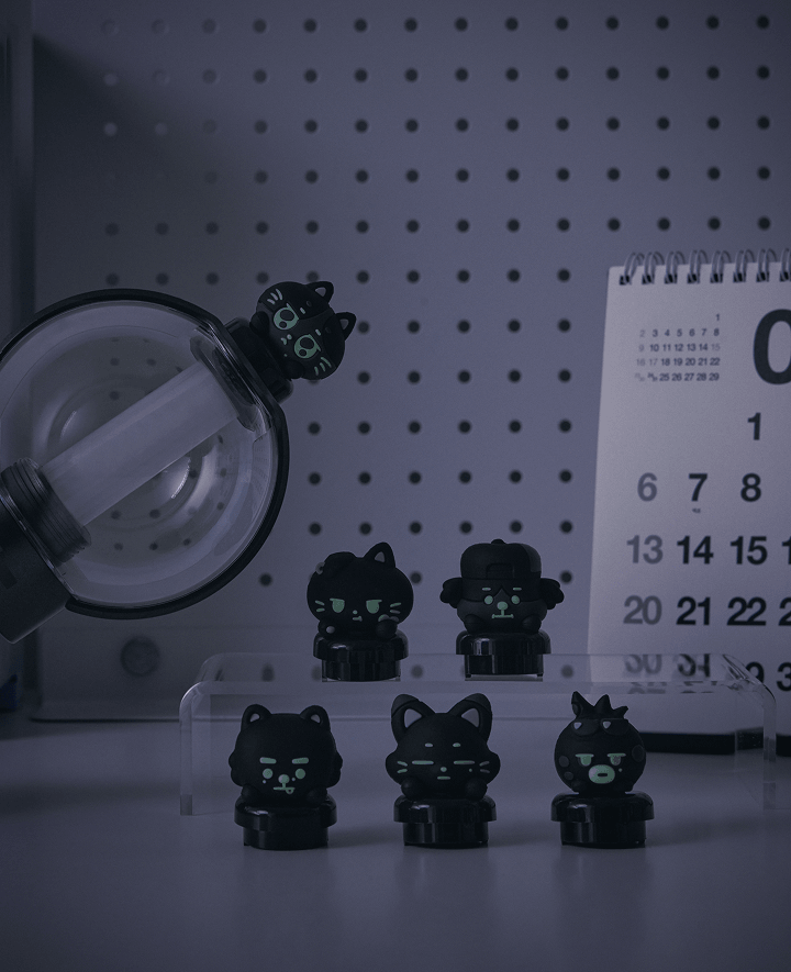 (PRE-ORDER) ENHYPEN - SPOOKY ENCHIN OFFICIAL MD - OFFICIAL LIGHT STICK DECO FIGURE (6 VERSIONS)